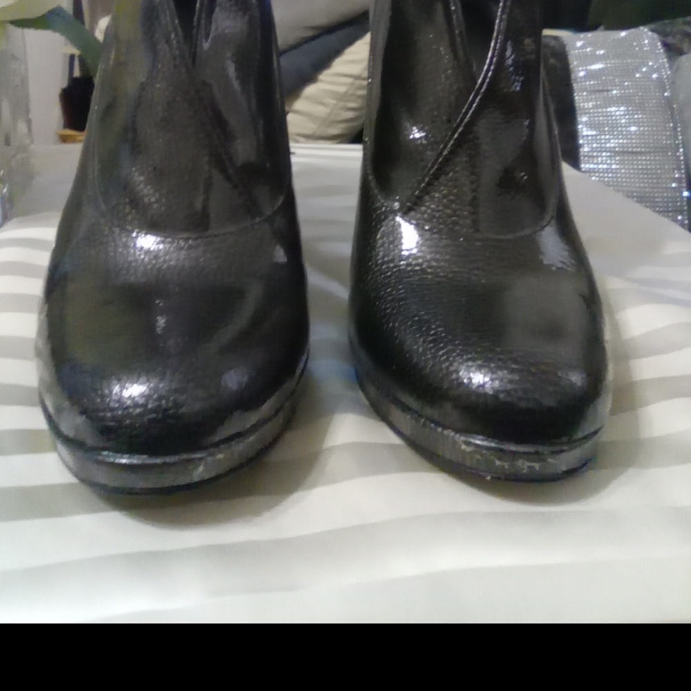 Shoes - Picture 5 of 6